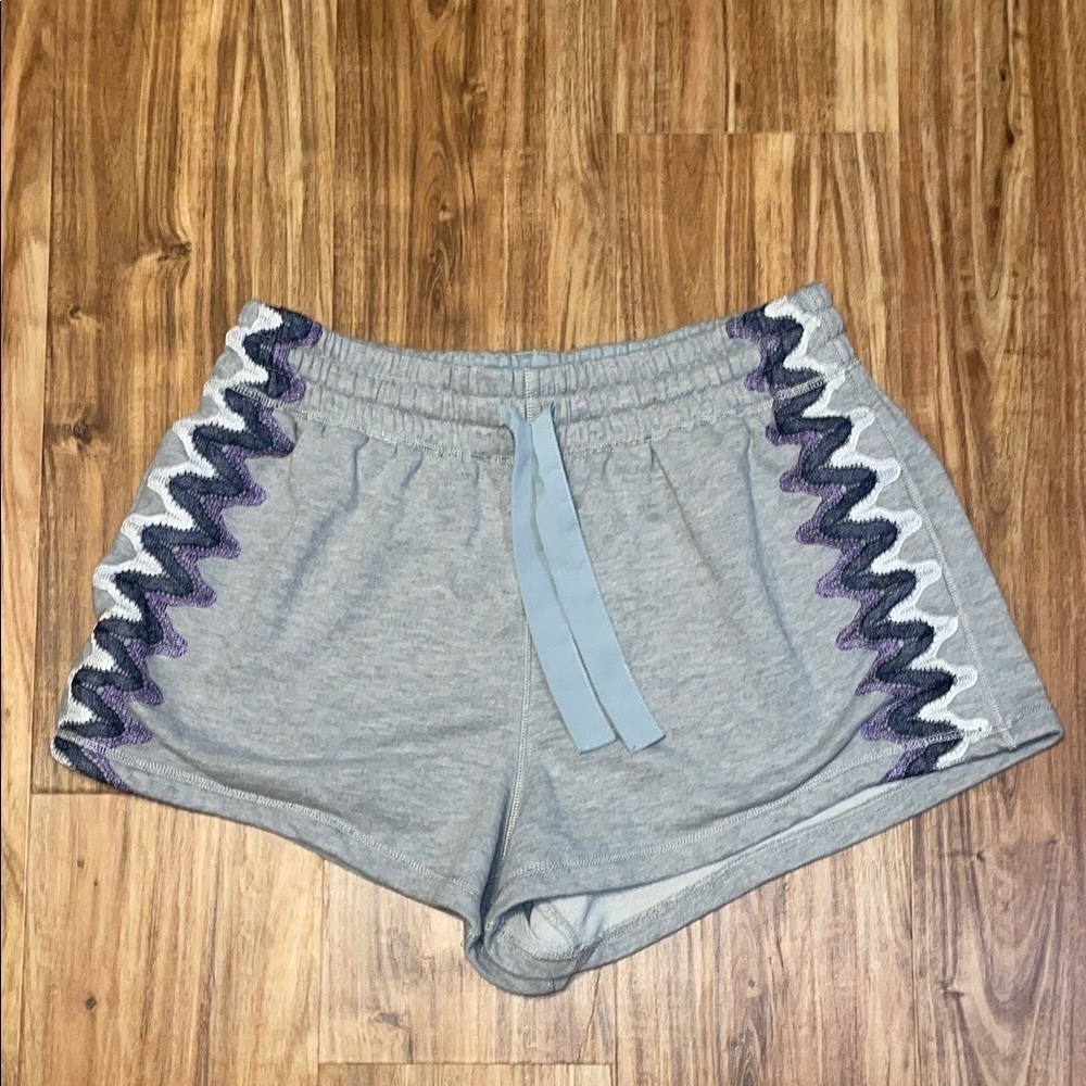 Free people women’s large shorts athletic lounge feeling wavy gray appliqué
